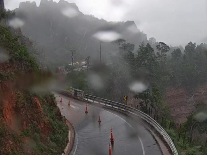 Trânsito na rodovia MT-251 no trecho do Portão do Inferno é interrompido por causa da chuva forte