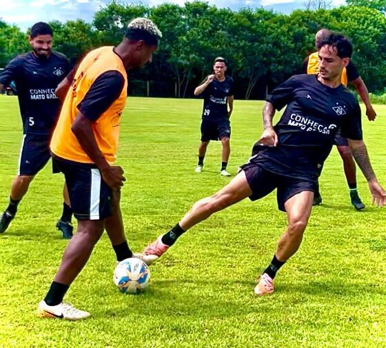 Mixto retoma treinos de olho no duelo contra o Academia