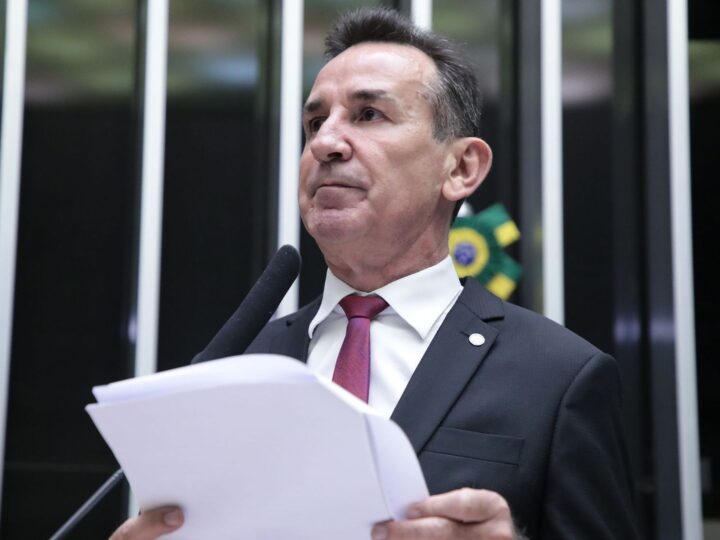 Após rombo, deputado pedirá afastamento de sindicalista que preside a Previ