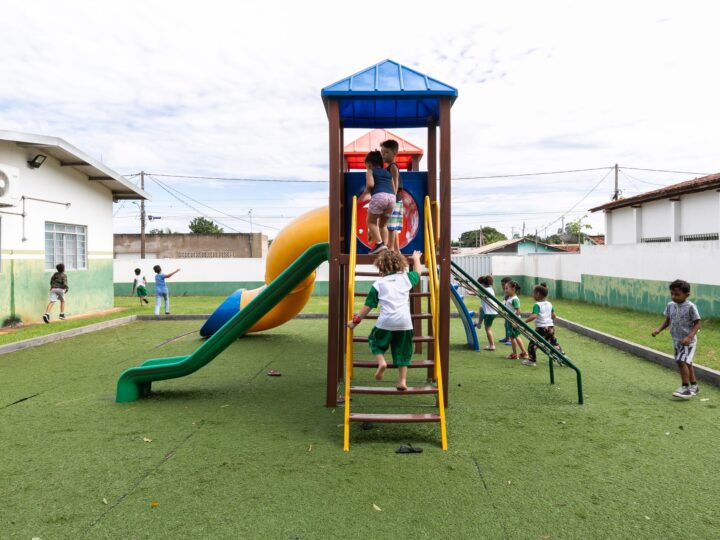 Aulas são retomadas nas 179 unidades de ensino da rede municipal de Cuiabá