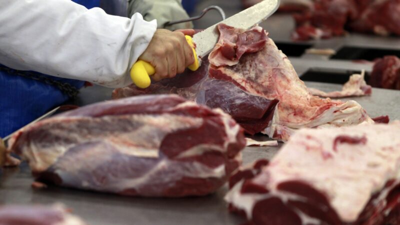 Bolívia suspende exportação de carne para tentar diminuir preços