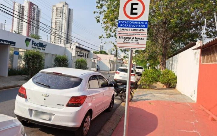 Juiz suspende cláusula de contrato que prevê bloqueio de contas em estacionamento rotativo