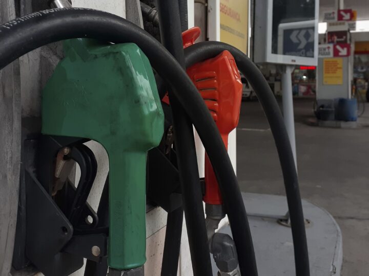 Preço médio da gasolina vai a R$ 6,35, maior valor em mais de 2 anos