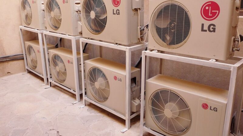 Preços de ar-condicionado e ventilador caem apesar de onda de calor