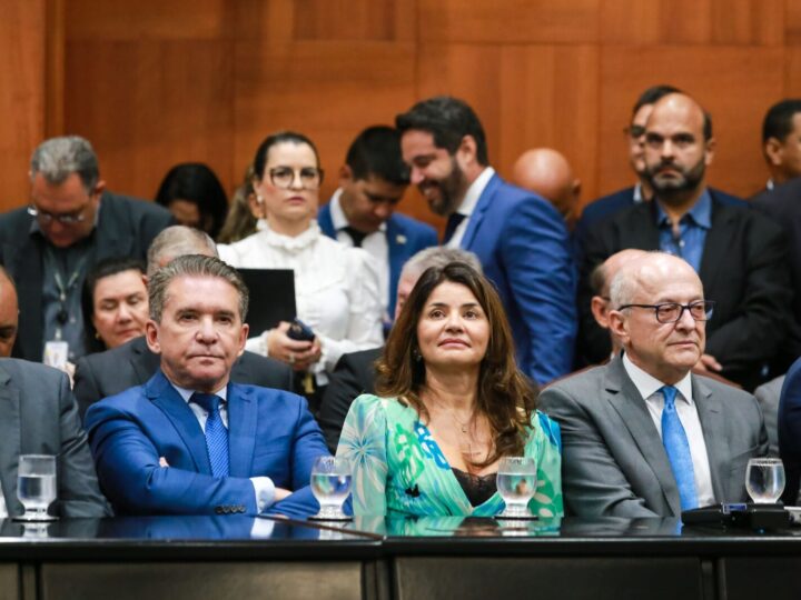 Presidente do TCE defende união institucional para avanço do estado na posse da Mesa da AL