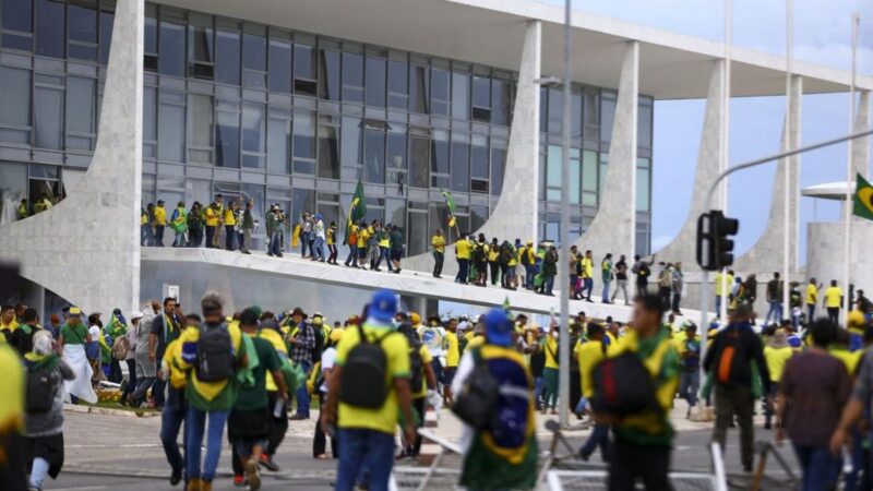 STF manda liberar caminhões de Mato Grosso usados nos atos de 8 de janeiro em Brasília