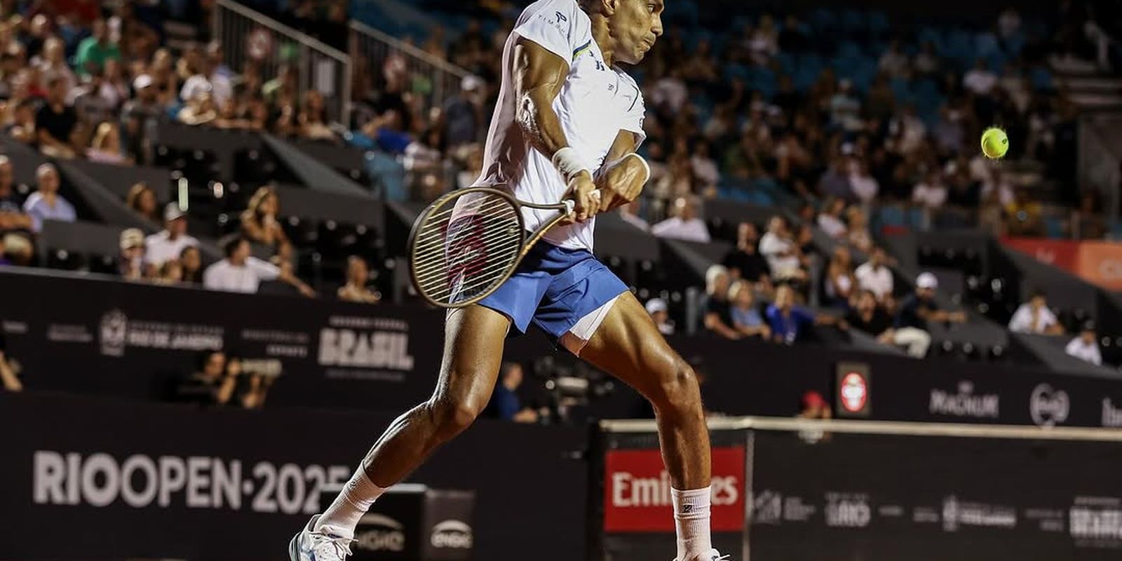 Thiago Monteiro avança às oitavas em dia de calor intenso no Rio Open