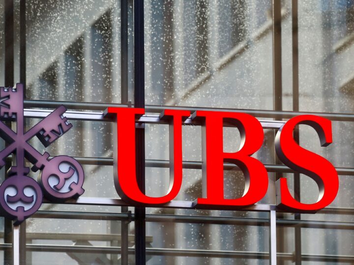 UBS registra lucro e receita acima do esperado no 4º tri