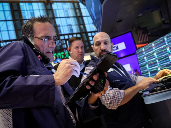 Wall Street sobe impulsionado por balanços e perspectivas de corte de juros