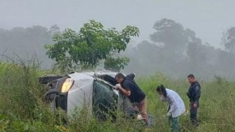 Motorista de 70 anos morre após capotar picape Fiat Strada na rodovia MT-170