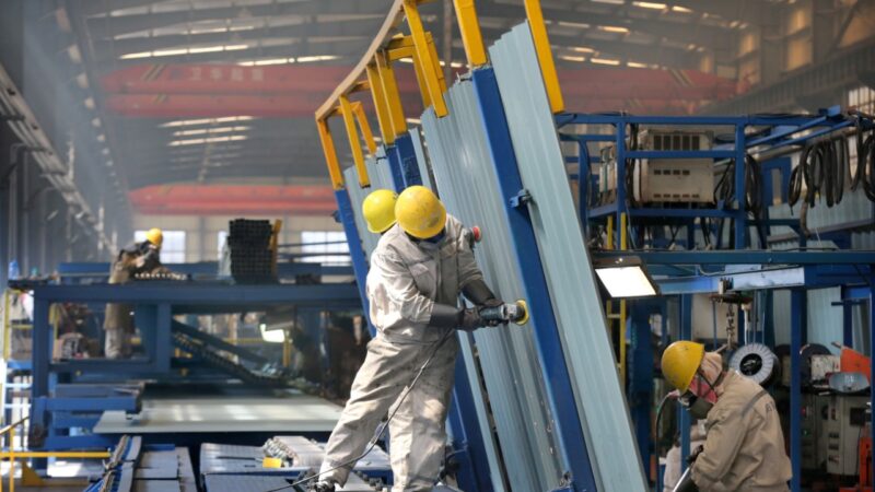 PMI industrial da China (final) sobe a 50,8 em fevereiro